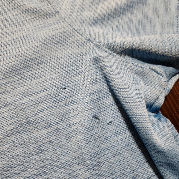 Under Armour Tshirt - Picture 5 of 8